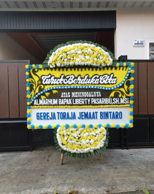 Papan Bunga Duka di Kampung Enam