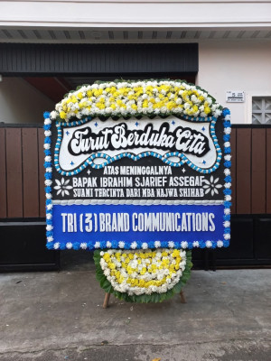 Papan Bunga Duka di Kampung Enam